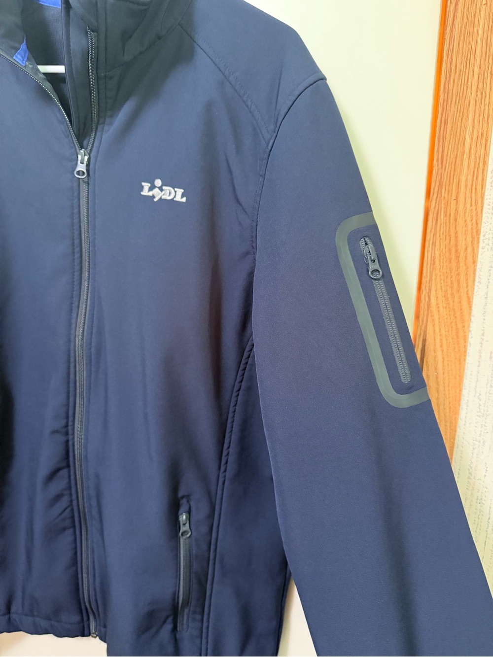 Men's Navy Softshell Performance Jacket - Picture 4 of 6